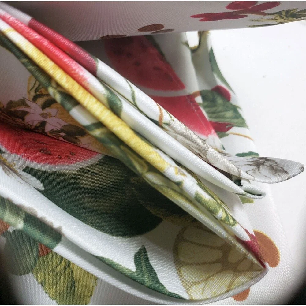 1 Printed Fabric Tablecloth, 60